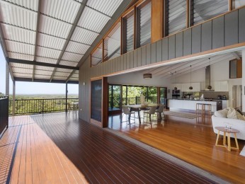 Elevated Acreage Retreat in Doonan