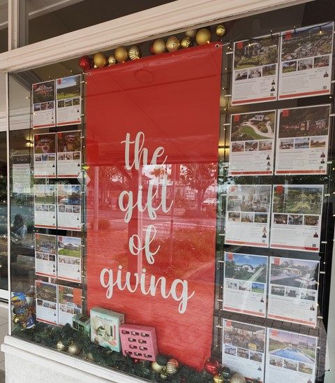 Hinternoosa: Helping Those in Need this Christmas and Your Chance to Win Big!