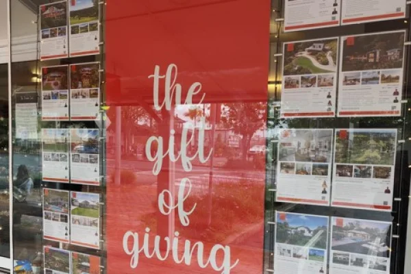 Hinternoosa: Helping Those in Need this Christmas and Your Chance to Win Big!