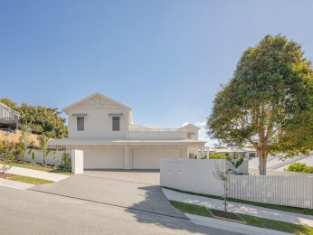 4 Bedroom Double Storey Duplex in Sunrise Beach