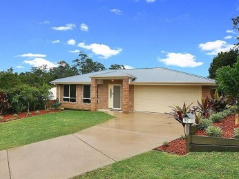  Cooroy Family Home Great  Location 
