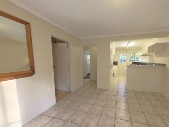 Ground Floor 2 Bedroom Unit - Convenient Cooroy Living