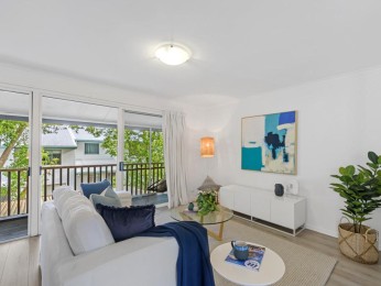 Coastal Charm and Convenience