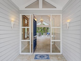 Peaceful Hinterland Retreat - With Lawn and Garden Care Included 