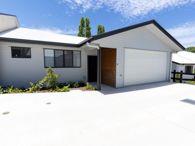 Modern & Convenient Living in the Heart of Pomona