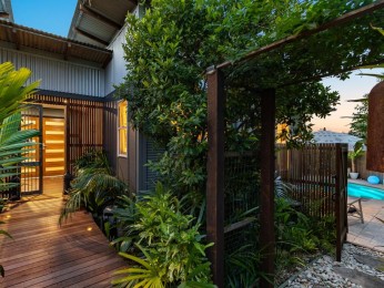 Modern Home with Mountain Views in the Heart of Eumundi