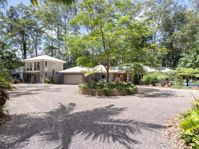 Tropical Sanctuary On 5 Acres with Dual Living