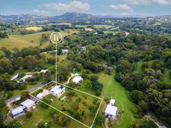 A Beautifully Crafted Sandstone Home in the Noosa Hinterland