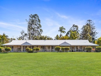 Amazing Acreage with an abundance of accommodation 