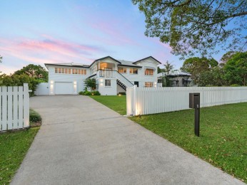 Beloved Queenslander on Pomona's Most Enchanting Street Awaits