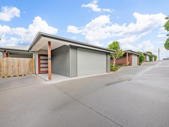 Modern Townhouse In The Heart of Cooroy 