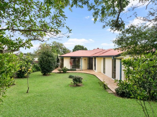 Spacious, Low Maintenance Living, Walk to Cooroy Town