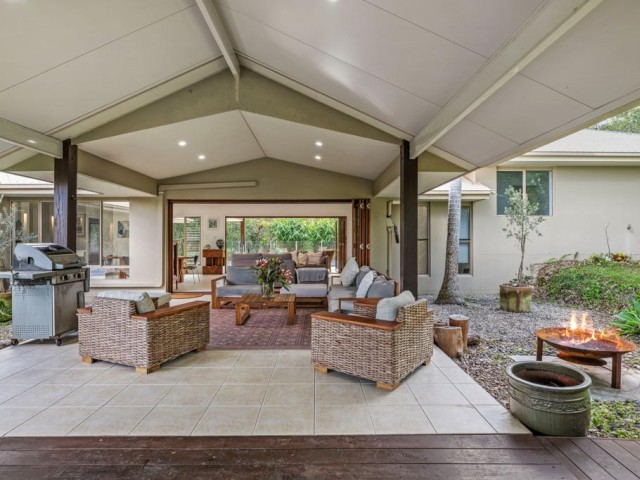 Fully Furnished Hinterland Retreat on Acreage - Eumundi 