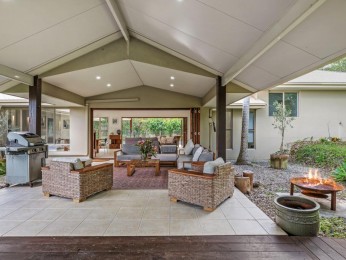 Fully Furnished Hinterland Retreat on Acreage - Eumundi 