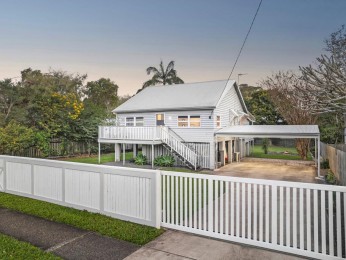 UNDER APPLICATION - Charming Cottage in the Heart of Cooroy 