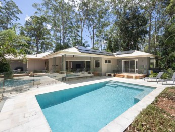 Tropical Sanctuary On 5 Acres with Dual Living