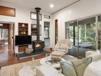 A Rare and Highly Original Noosa Hinterland Retreat