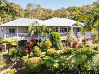 Grand Queenslander Retreat with Acreage Privacy