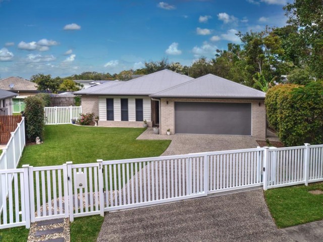 Elite Family Living in the Heart of Cooroy Township