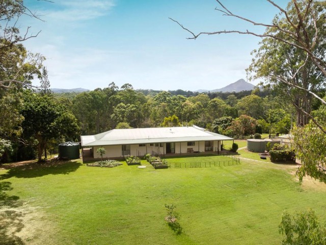 Country Haven Where Space, Comfort and Mountain Views Meet