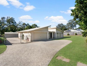 Easy-Care Living,1362sqm of Land and Huge Shed