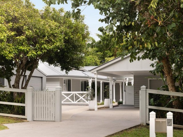 Refined Country Living Minutes to Cooroy