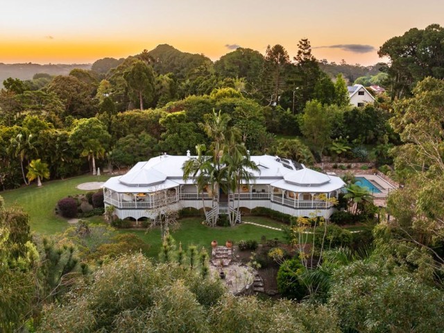 Queenslander Style - Mountain Views