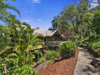 Private Hinterland Treehouse on 2 Hectares Just Minutes from Noosa