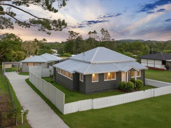 Modern Queenslander + Council approved two bed granny flat + huge 1017sqm of land