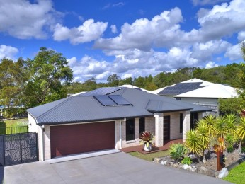 Modern 4-Bedroom Oasis in Cooroy, Noosa Hinterland