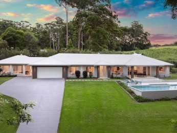 Luxurious Dual Living Residence in Prestigious Doonan