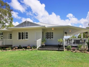 Magical Queenslander With Majestic Mountain Views
