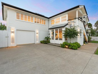 Beloved Queenslander on Pomona's Most Enchanting Street Awaits