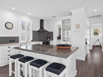 Luxury Hamptons Style Queenslander 