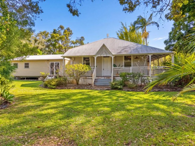 Acreage Living at its Best  - Mowing and Garden Maintenance Included 