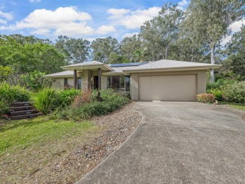 Fully Furnished Hinterland Retreat on Acreage - Eumundi