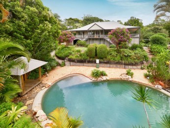 Classic Queenslander with Dual-Living Potential 