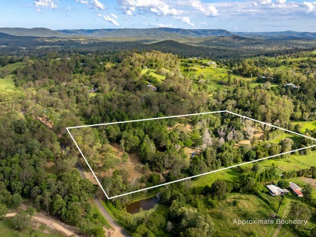 Storybook Charm, Space & Serenity - Private 10-Acre Hinterland Hobby Farm Haven 