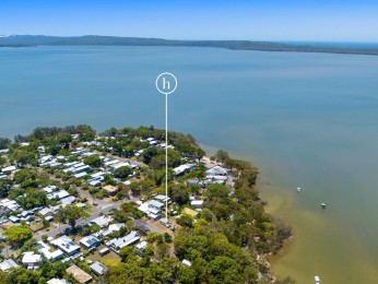 Lakeside Paradise: Embrace Tranquillity on the Esplanade at Boreen Point, Noosa Hinterland