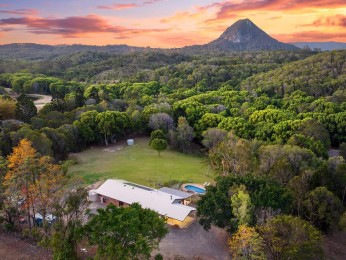 Magnificent 5 Acre Oasis in the Noosa Hinterland