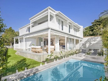 4 Bedroom Double Storey Duplex in Sunrise Beach