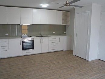 Modern flat close to Cooroy and all amenities - 6 Months Lease 