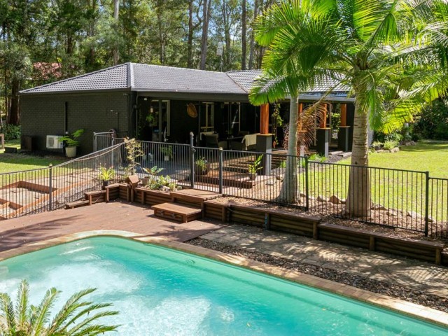 Leafy Tranquil Haven in Cul De Sac, Direct Noosa Trail Access 