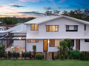 Modern Townhouse in heart of the hinterland!