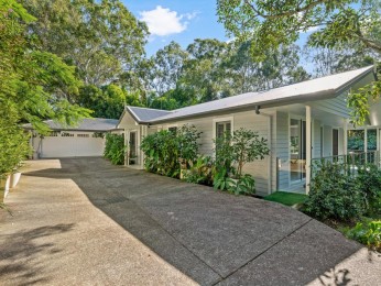 Peaceful Hinterland Retreat - With Lawn and Garden Care Included 